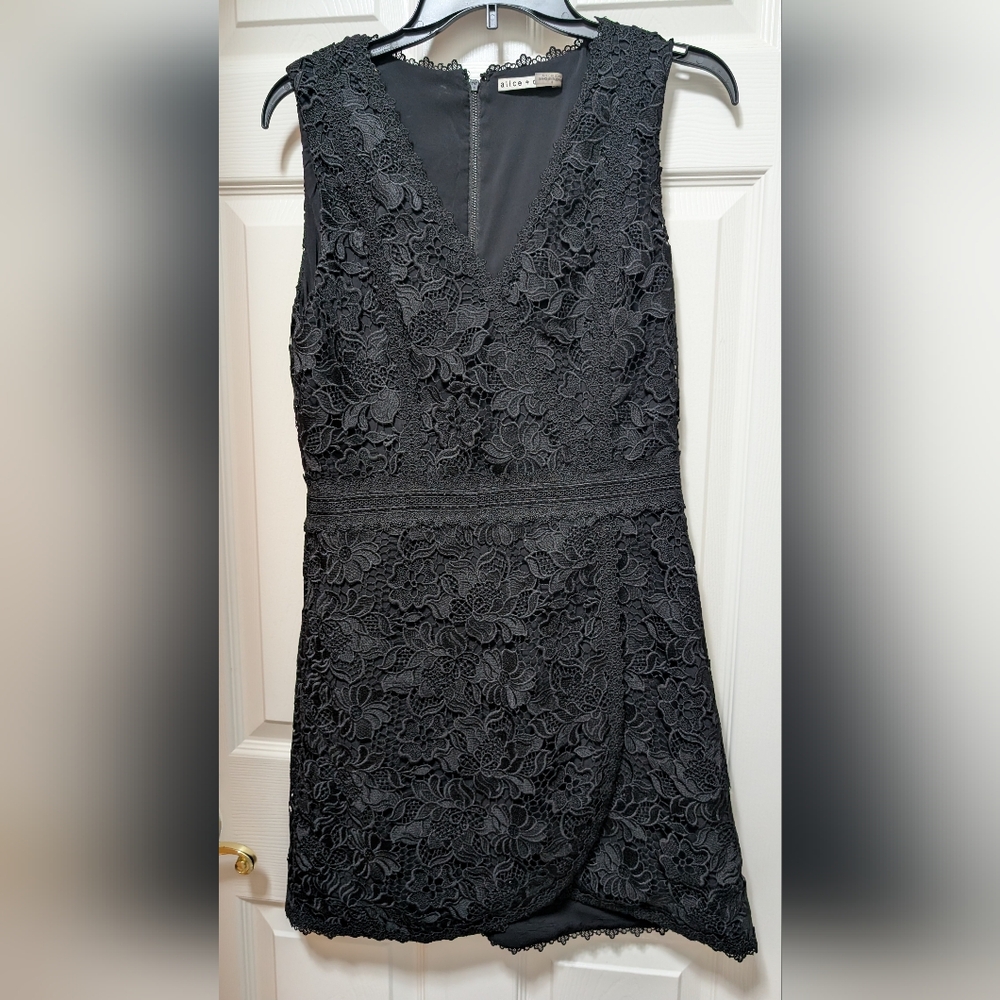 Alice + Olivia Lennon V-Neck Lace Mini Dress Size 8 Black